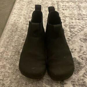 Lems Chelsea boots, women 9, men’s 7.5